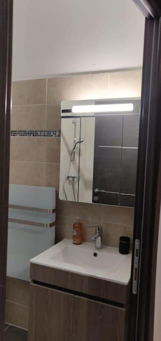 Appartement Confort Equipe Au Coeur De Béziers Dış mekan fotoğraf